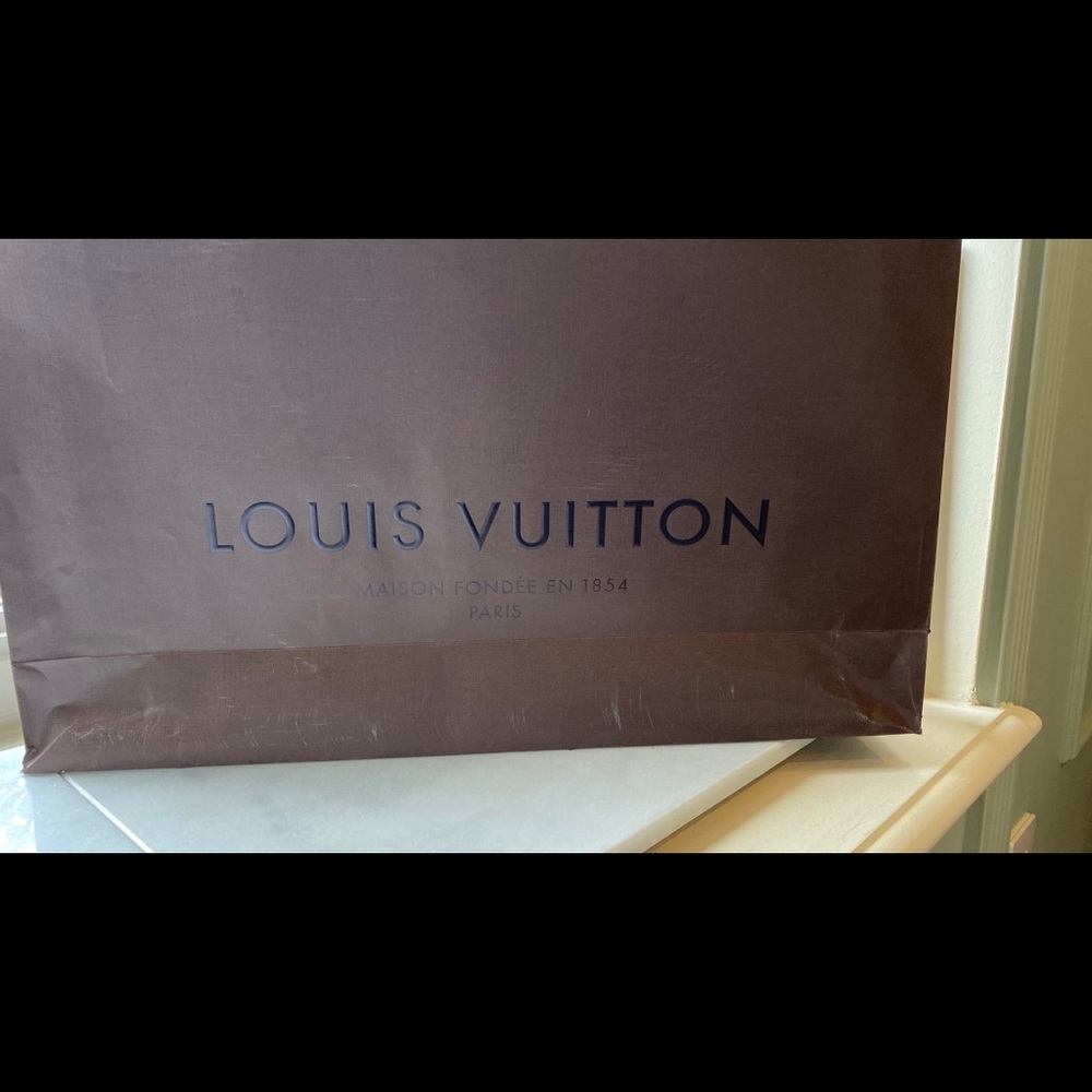Authentic Louis Vuitton extra large shopping bag - Picture 7 of 9